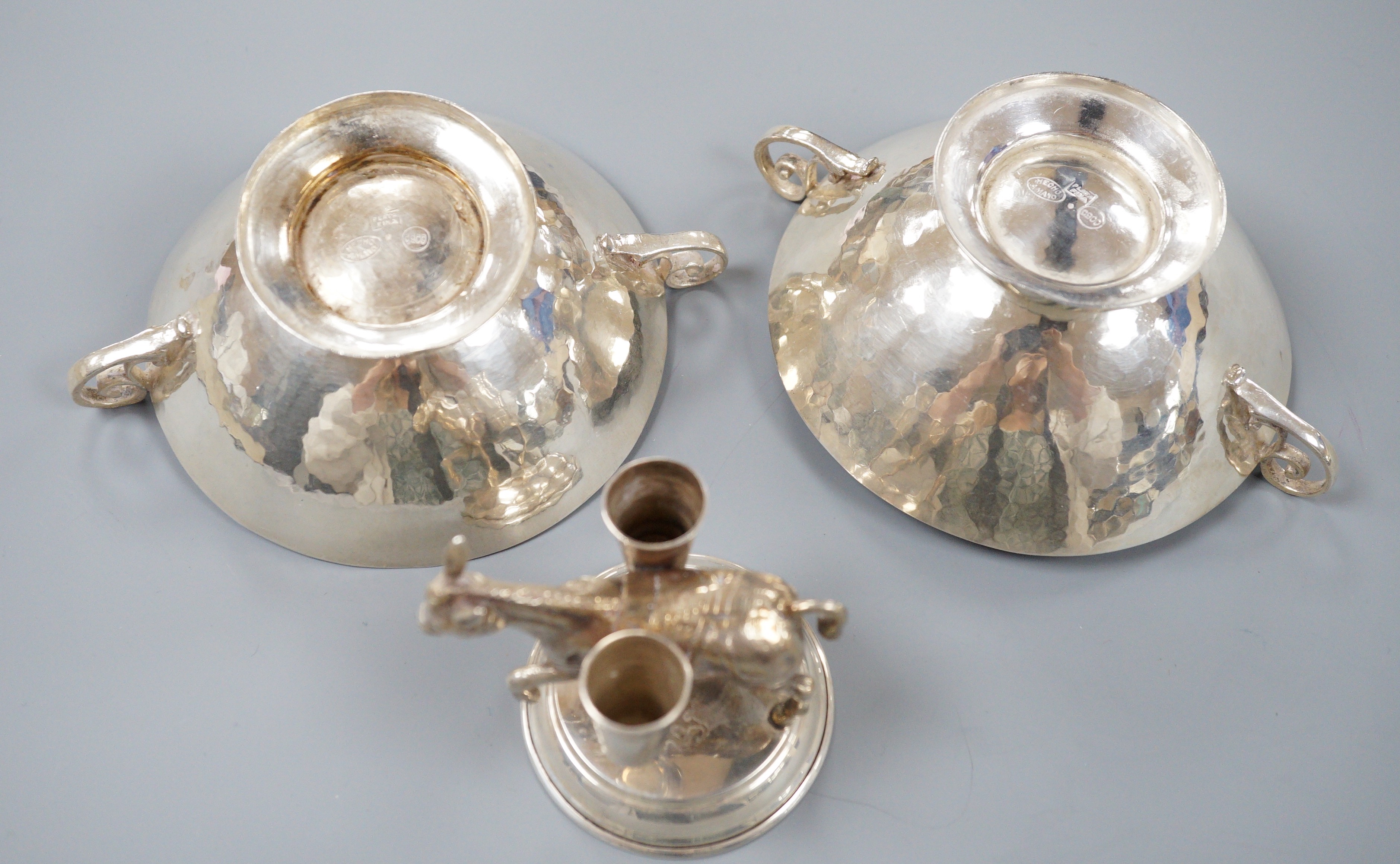 Two Chilean Hecho Amano 900 standard white metal two handle finger bowls, diameter 13.5cm and a Spanish white metal donkey vesta vase, 68mm.